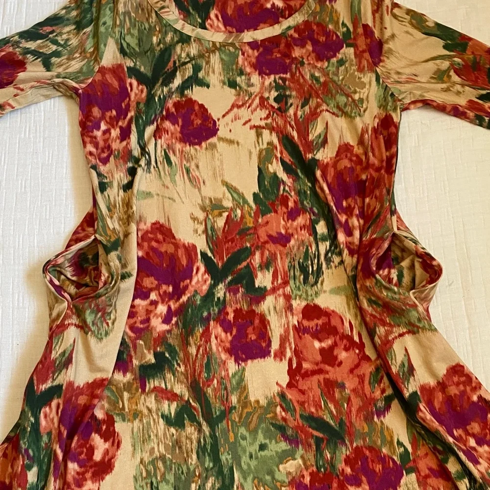 SOFT SURROUNDINGS Floral Print Scoop Neck With 3/4 sleeves And Side Pockets - Picture 6 of 10